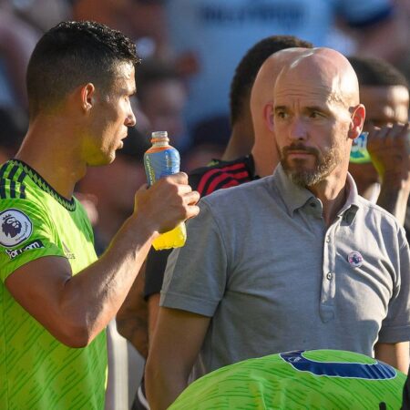 «Ten Hag foi contra Ronaldo e perdeu o respeito de todos»