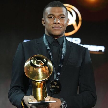 Mbappé é o melhor jogador dos Globe Soccer Awards