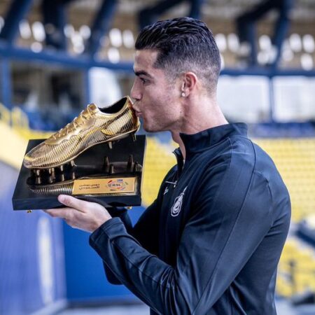 Cristiano Ronaldo recebe Bota de Ouro saudita