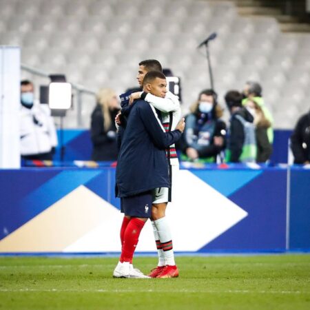 O gesto comovente de Mbappé que envolve Ronaldo