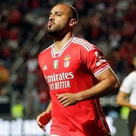 Arthur Cabral a um passo do Brentford: Empréstimo do Benfica com compra obrigatória