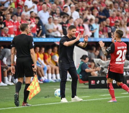 Xabi Alonso e Grimaldo vão deixar o Leverkusen e já apontam destino ao treinador