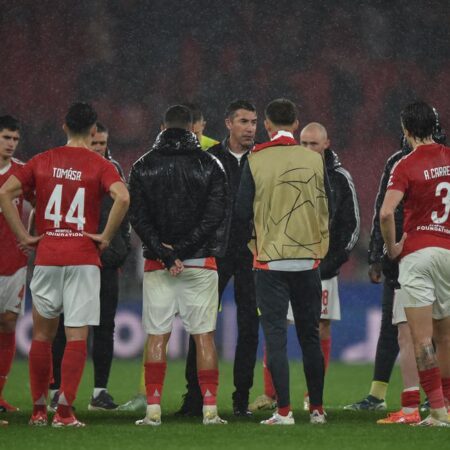 Benfica: Bruno Lage Explica o que Disse aos Jogadores Após Derrota Amarga contra o Barcelona