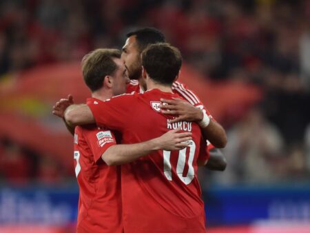 Corrida de fundo entre Benfica e Sporting